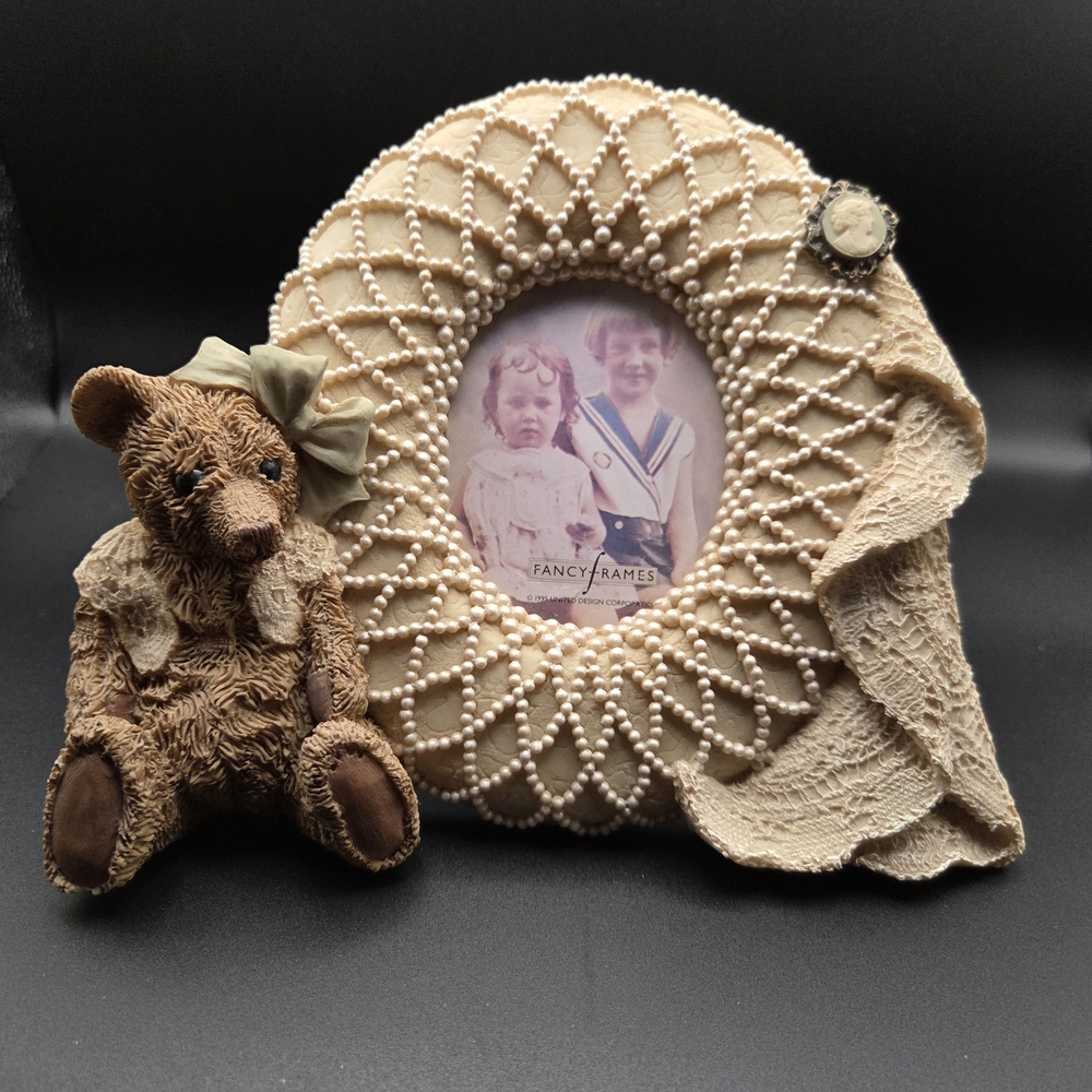 Vintage-Style Cream Photo Frame with Bear Accent - NEW/UNUSED